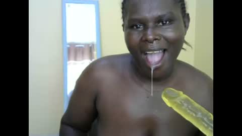 Snapshot of juicy576808 chatting on December 12, 7:30 am zainabu online show from December 12, 7:30 am