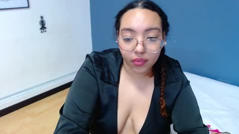 Snapshot of juicy_bignipples18 chatting on December 14, 3:51 am juicy_bignipples18 online show from December 14, 3:51 am