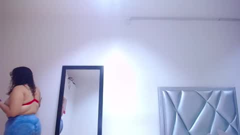 Snapshot of juicy_bignipples18 chatting on December 16, 1:43 pm juicy_bignipples18 online show from December 16, 1:43 pm