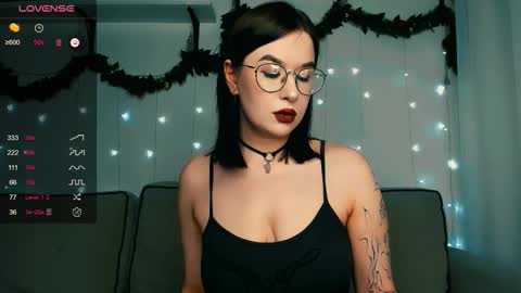 Snapshot of juicy_burrito chatting on December 21, 3:57 am Bella online show from December 21, 3:57 am