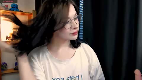 Snapshot of juicy_burrito chatting on January 16, 7:56 am Bella online show from January 16, 7:56 am