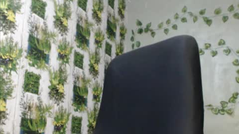 Snapshot of juicy_gold22 chatting on December 13, 7:25 am Mariagold online show from December 13, 7:25 am