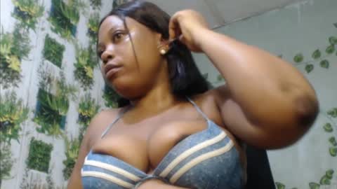 Snapshot of juicy_gold22 chatting on January 5, 10:19 pm Mariagold online show from January 5, 10:19 pm