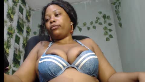 Snapshot of juicy_gold22 chatting on February 2, 10:39 pm Mariagold online show from February 2, 10:39 pm