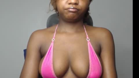 Wet Baddie online show from December 3, 10:52 pm