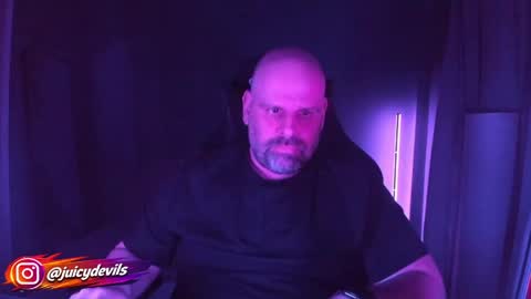 Snapshot of juicylounge chatting on April 5, 4:37 pm JuicyLounge online show from April 5, 4:37 pm