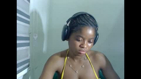 juicynpinkx online show from April 4, 11:13 pm