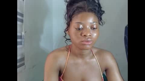 juicynpinkx online show from April 20, 8:50 am