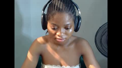 juicynpinkx online show from April 28, 8:30 am