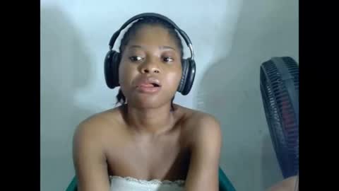 juicynpinkx online show from April 28, 10:59 pm