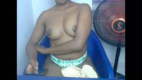 Snapshot of juicynwetx chatting on December 2, 6:03 pm juicynwetx online show from December 2, 6:03 pm