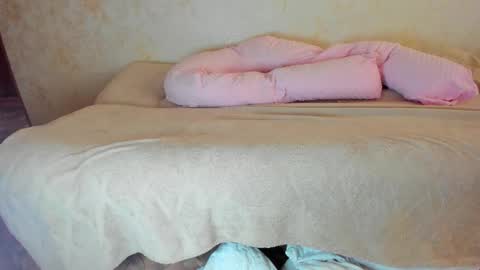 Snapshot of juisykitten chatting on September 22, 5:20 am Anna online show from September 22, 5:20 am