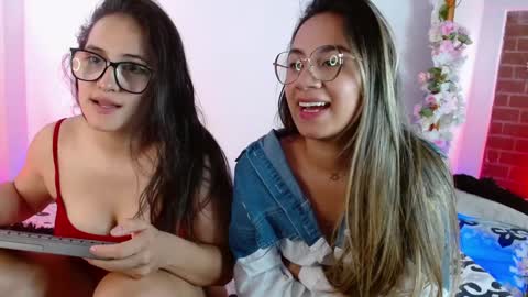 Jules and Gia online show from December 18, 5:10 pm