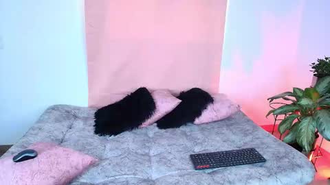 Jules and Gia online show from October 25, 6:46 pm