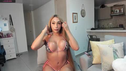 Snapshot of julessy_bonny chatting on January 15, 4:55 pm julessy online show from January 15, 4:55 pm