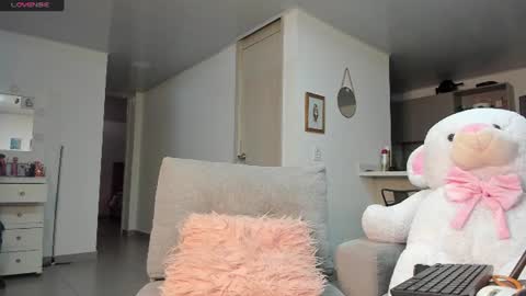 Snapshot of julessy_bonny chatting on July 7, 3:05 pm julessy online show from July 7, 3:05 pm
