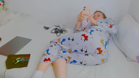  Juliana Torres  online show from February 7, 4:43 pm