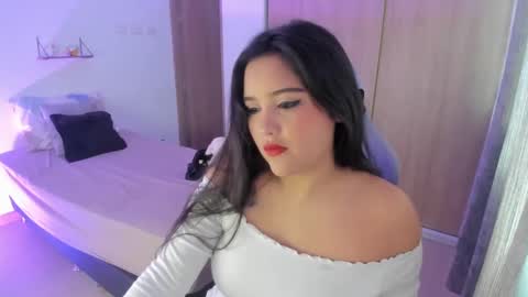 juli_santos_22 online show from January 3, 12:30 pm