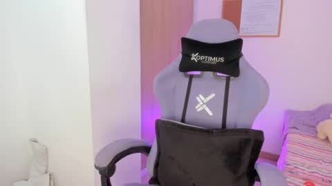 juli_santos_22 online show from February 4, 6:27 pm