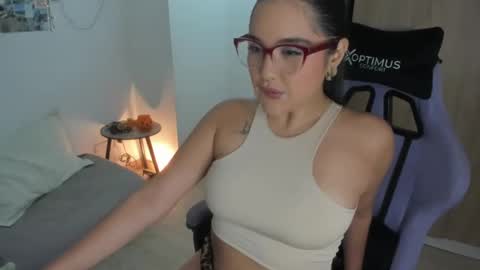 juli_santos_22 online show from November 2, 5:26 pm