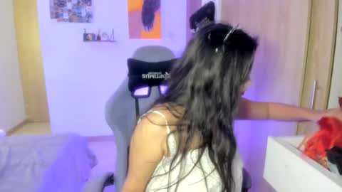 Snapshot of juli_santos_22 chatting on June 13, 10:13 am juli_santos_22 online show from June 13, 10:13 am