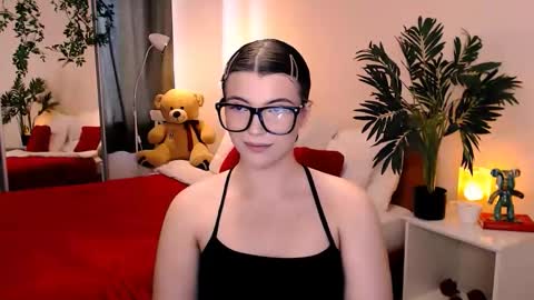 julia485262 online show from June 3, 1:46 pm
