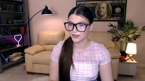 julia485262 online show from June 7, 1:37 pm