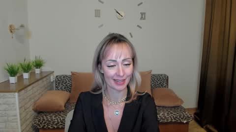 Snapshot of julia__cherry_ chatting on December 7, 12:08 am julia__cherry_ online show from December 7, 12:08 am