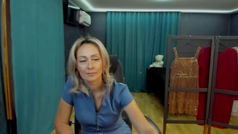 Snapshot of julia__cherry_ chatting on October 12, 12:26 pm julia__cherry_ online show from October 12, 12:26 pm