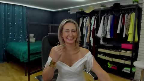 julia__cherry_ online show from December 5, 1:20 pm