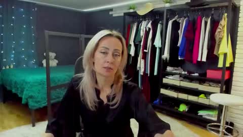 julia__cherry_ online show from January 11, 3:50 pm