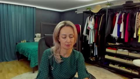 julia__cherry_ online show from April 4, 2:14 pm