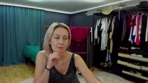 julia__cherry_ online show from April 18, 2:32 pm