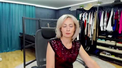 julia__cherry_ online show from May 23, 2:10 pm