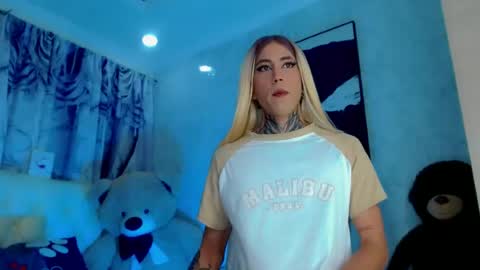 julia_bulette1 online show from June 14, 1:47 am