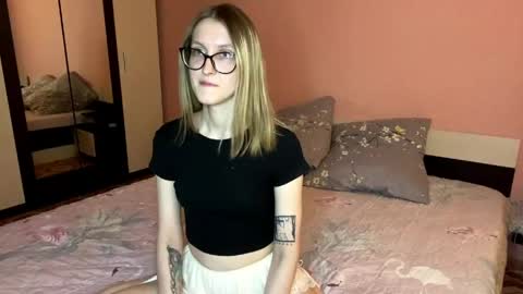 Snapshot of julia_charm chatting on May 18, 4:13 pm julia_charm online show from May 18, 4:13 pm