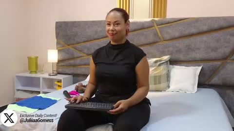 Julia Gomes online show from March 2, 7:23 pm