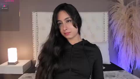 Snapshot of julia_martinezz_ chatting on June 23, 11:41 am J U L IA M A R T I N E Z online show from June 23, 11:41 am