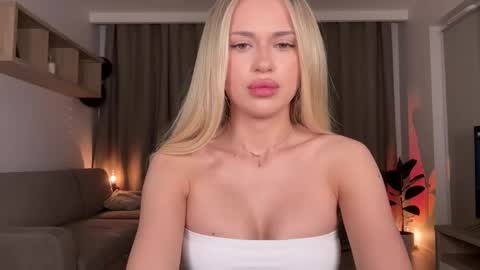 Snapshot of julia_rle chatting on September 16, 8:32 pm Julia R Le online show from September 16, 8:32 pm