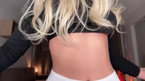 Snapshot of julia_rle chatting on October 2, 9:55 pm Julia R Le online show from October 2, 9:55 pm