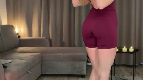 Snapshot of julia_rle chatting on October 22, 8:08 pm Julia R Le online show from October 22, 8:08 pm