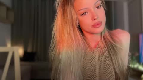 Snapshot of julia_rle chatting on October 25, 4:57 pm Julia R Le online show from October 25, 4:57 pm