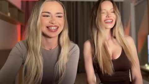 Snapshot of julia_rle chatting on November 4, 10:42 pm Julia R Le online show from November 4, 10:42 pm