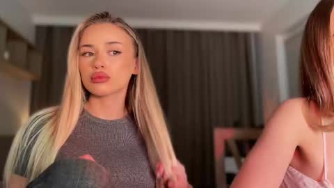 Snapshot of julia_rle chatting on November 12, 11:47 pm Julia R Le online show from November 12, 11:47 pm