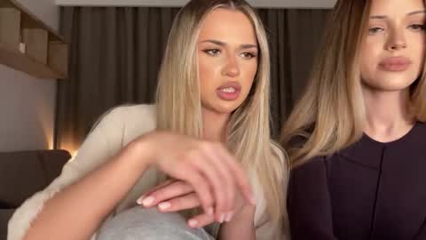 Snapshot of julia_rle chatting on November 25, 7:58 pm Julia R Le online show from November 25, 7:58 pm