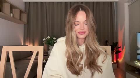 Snapshot of julia_rle chatting on November 28, 10:56 pm Julia R Le online show from November 28, 10:56 pm