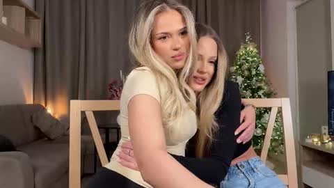 Snapshot of julia_rle chatting on December 4, 8:28 pm Julia R Le online show from December 4, 8:28 pm