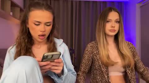 Snapshot of julia_rle chatting on March 25, 7:42 pm Julia R Le online show from March 25, 7:42 pm