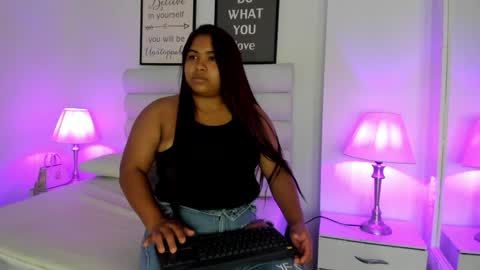 julia_sanchez online show from June 4, 8:04 pm