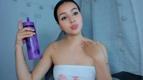 Snapshot of julia_strauns chatting on January 27, 5:47 am julia_strauns online show from January 27, 5:47 am